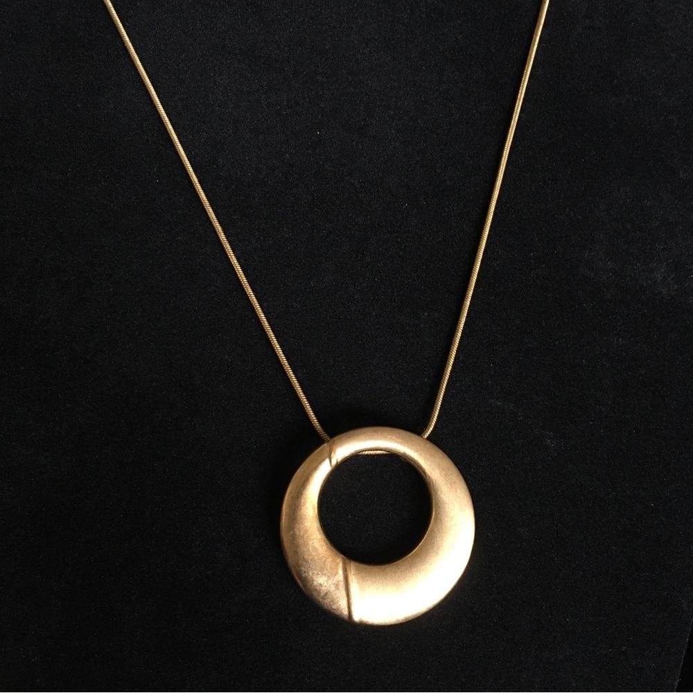 VINTAGE Gold Tone Circle Pendant Necklace